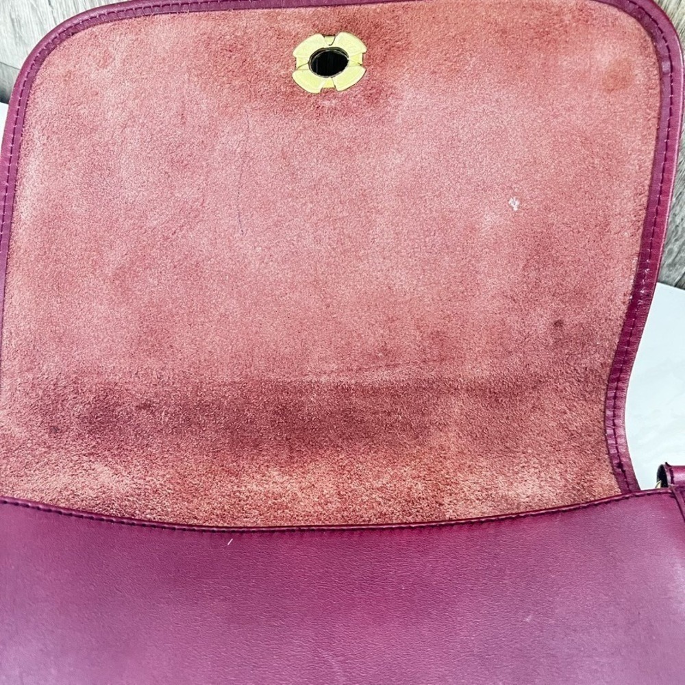 Vtg Hunt Club Leather Burgundy Crossbody Bag Turn Lock Brass ~ 7x10.5x2" ~ MINT - Picture 2 of 12